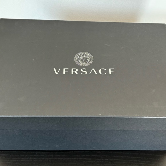 Versace Greca Sneakers - Picture 4 of 4